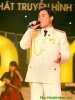 Ca sĩ Tiến Lợi - trong đêm Chung kết Sao mai 2005